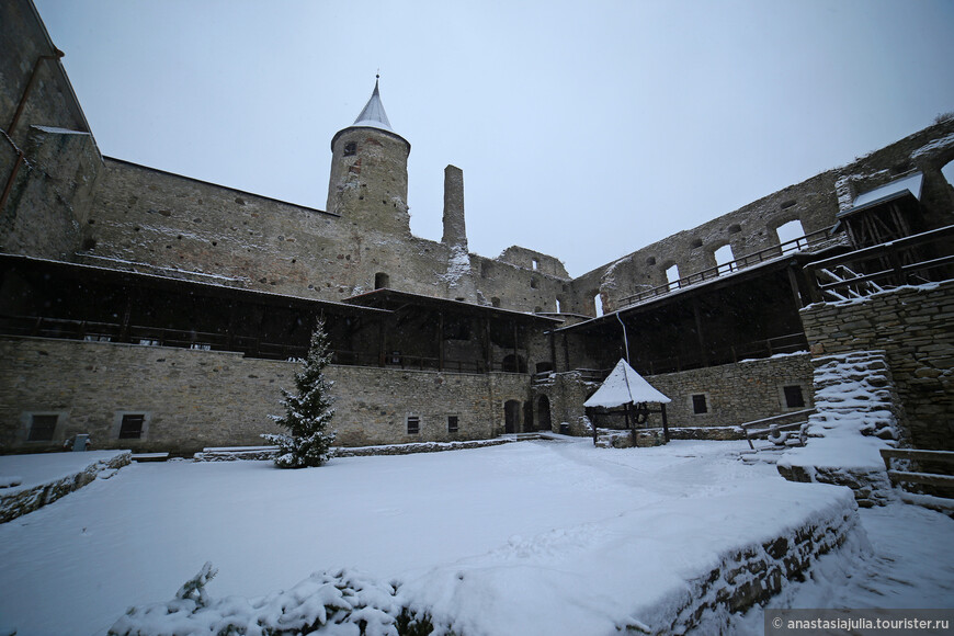Дворцы, крепости и замки Эстонии
