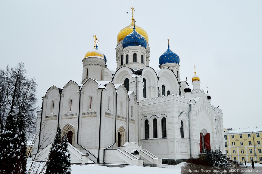 Спасо-Преображенский собор
Cпасо-Преображенский собор был заложен в 1880 г., в год 500-летия монастыря. Храм в русско-византийском стиле был в основном завершен к 1889 г.
Высота центрального купола собора − 68 м, вместимость − до 7000 человек. В годы, последовавшие за закрытием собора в 1925 г., ему был нанесен значительный ущерб: снесены главы, пробиты новые окна, построены межэтажные перекрытия. Работы по восстановлению собора проходили с 1991 по 2000 г. Освящение состоялось в мае 2000 г. 
