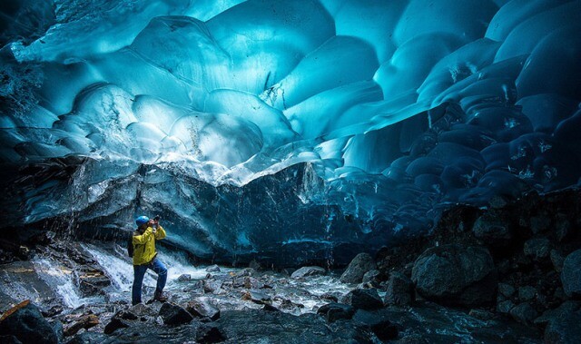 Ледниковые пещеры Джуно на Аляске