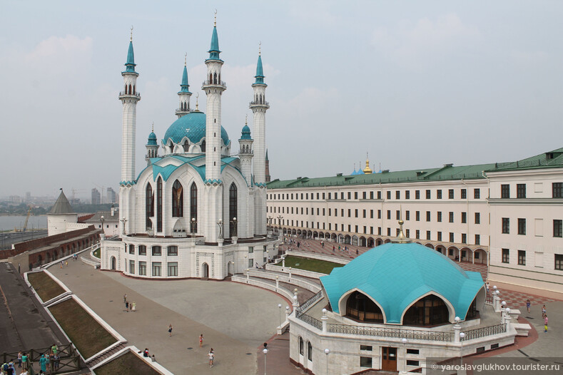Вид на мечеть Кул-Шариф со смотровой площадки Преображенской башни Казанского Кремля