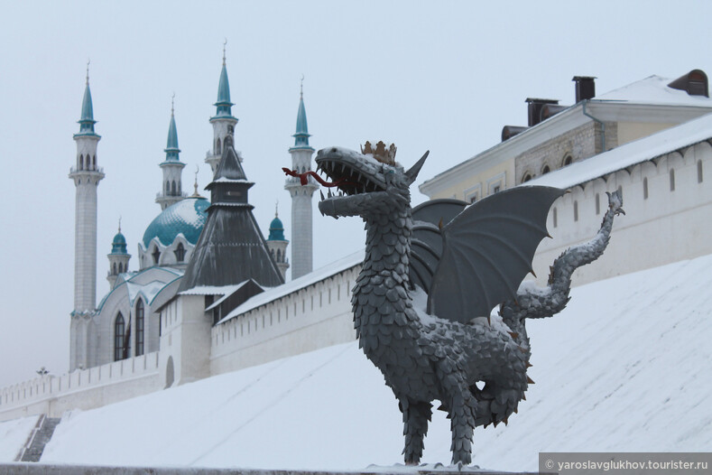Дракон Зилант и Казанский Кремль зимой