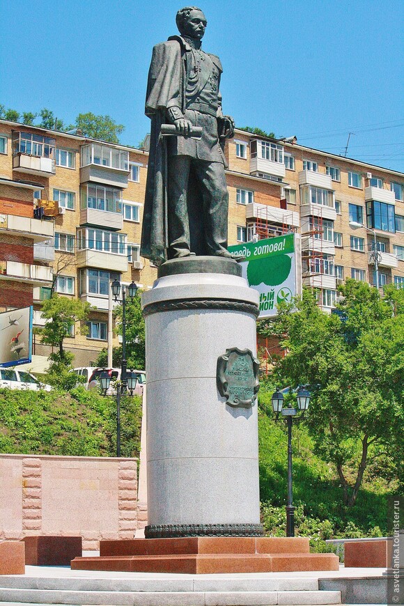 памятник на могиле графа Муравьева-Амурского, фото из Интернета