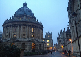 Мечтающие башни Оксфорда в волшебстве сумрака