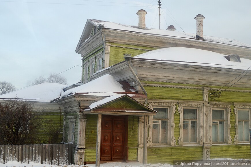 Дом Засецких  — деревянный особняк с мезонином и портиком, памятник архитектуры федерального значения. Здание построено в 1790-е годы. Старейшее сохранившееся деревянное здание в Вологде.
