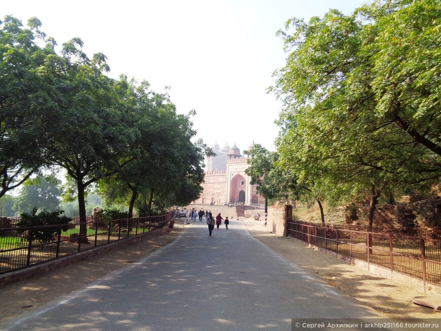 В загадочный Фатехпур-Сикри — город-призрак императора Акбара