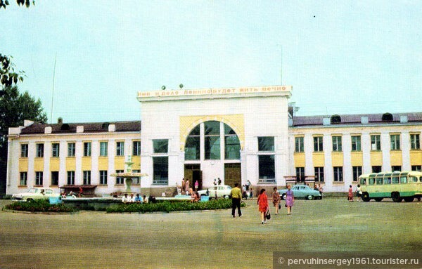 Вокзал в 80-е годы. источник: http://content.foto.mail.ru/community/birobidzhan_city/200/i-214.jpg