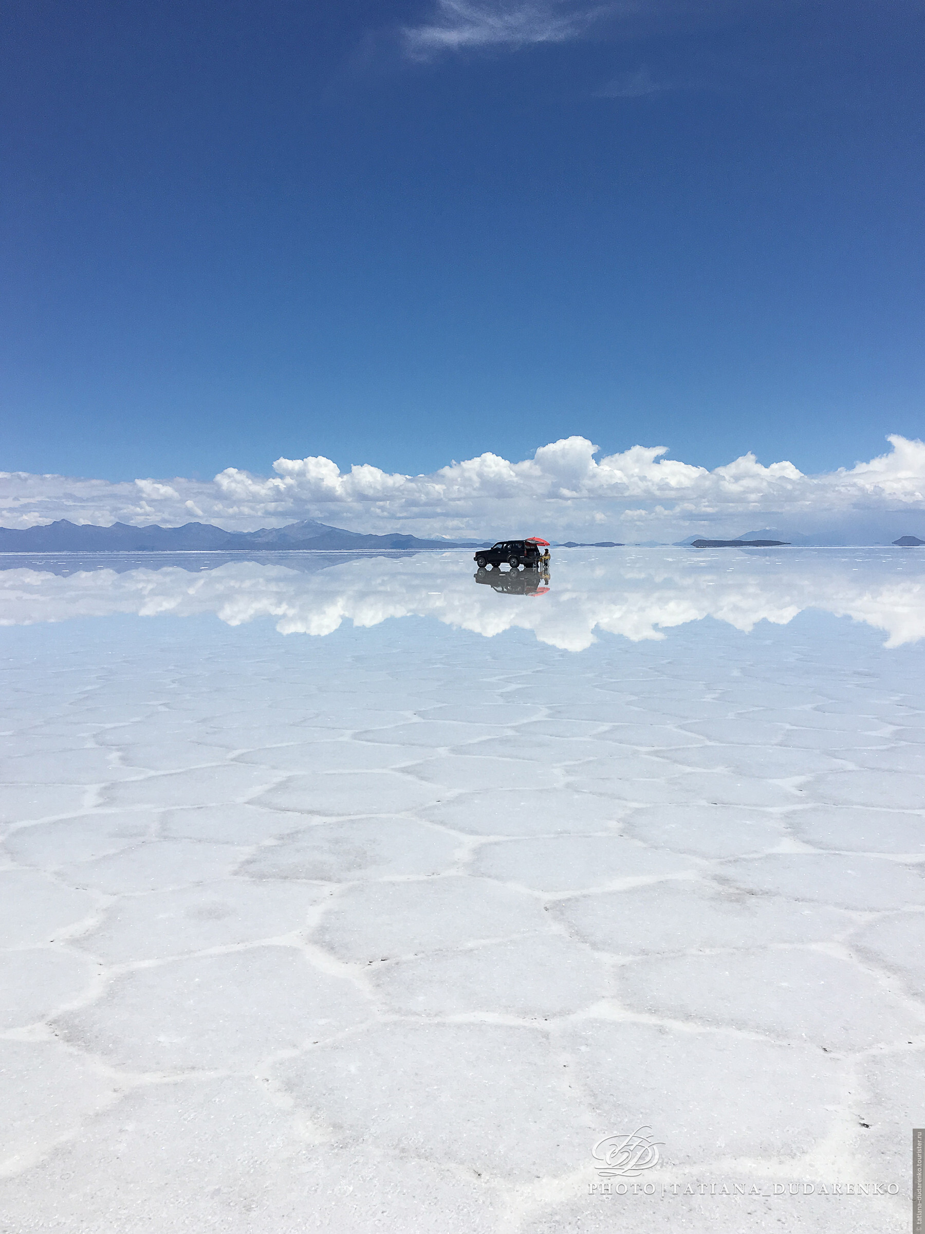 Озеро в боливии. Солончак Уюни. Соленое озеро Уюни. Боливия соленое озеро. Пустыня Уюни Боливия.