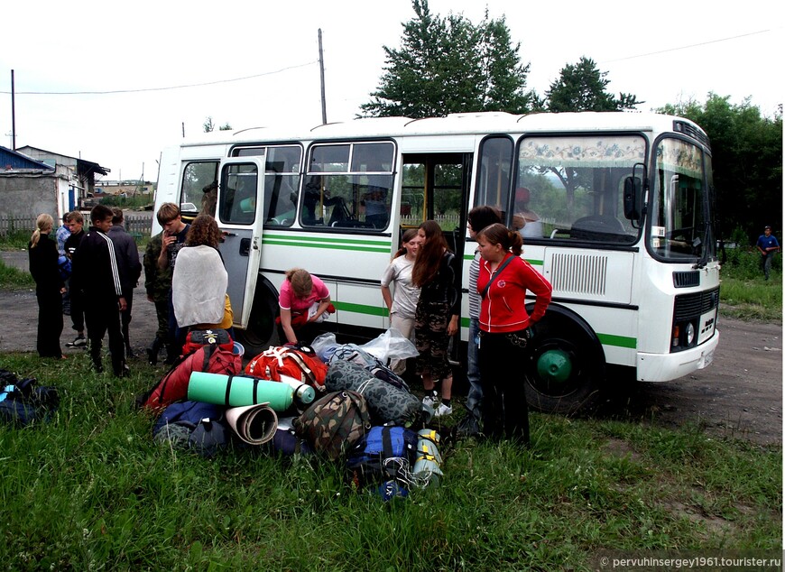 Погрузка в автобус на станции Тымовск