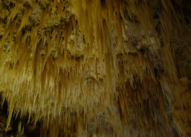 Кульминацией маршрута является "Белая пещера" – нереальный сияющий белым цветом грот