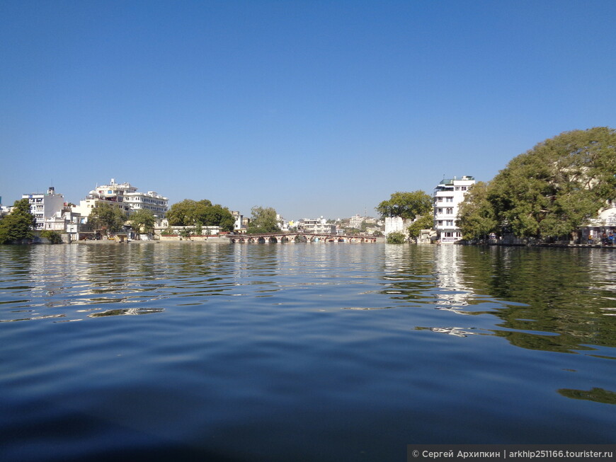 По Удайпуру — белому городу озер и садов