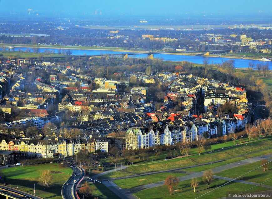 Деревня на Дюсселе или город на Рейне