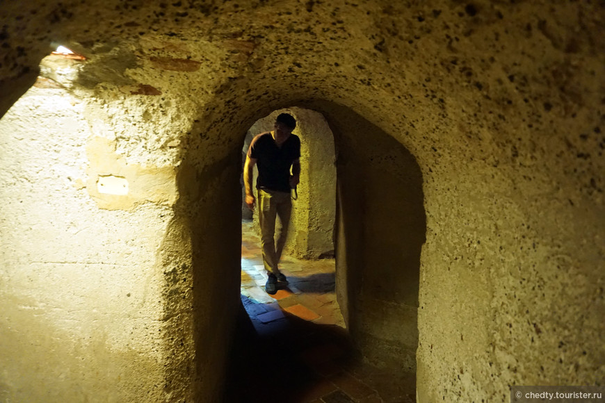 Лабиринты подземных ходов в Кастилло