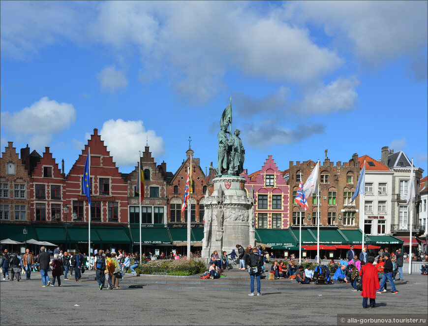 Grotemarkt Брюгге - пожалуй, самая красивая из когда-либо и где-либо мною виденных. Это смелое утверждение, но пожалуй так и есть