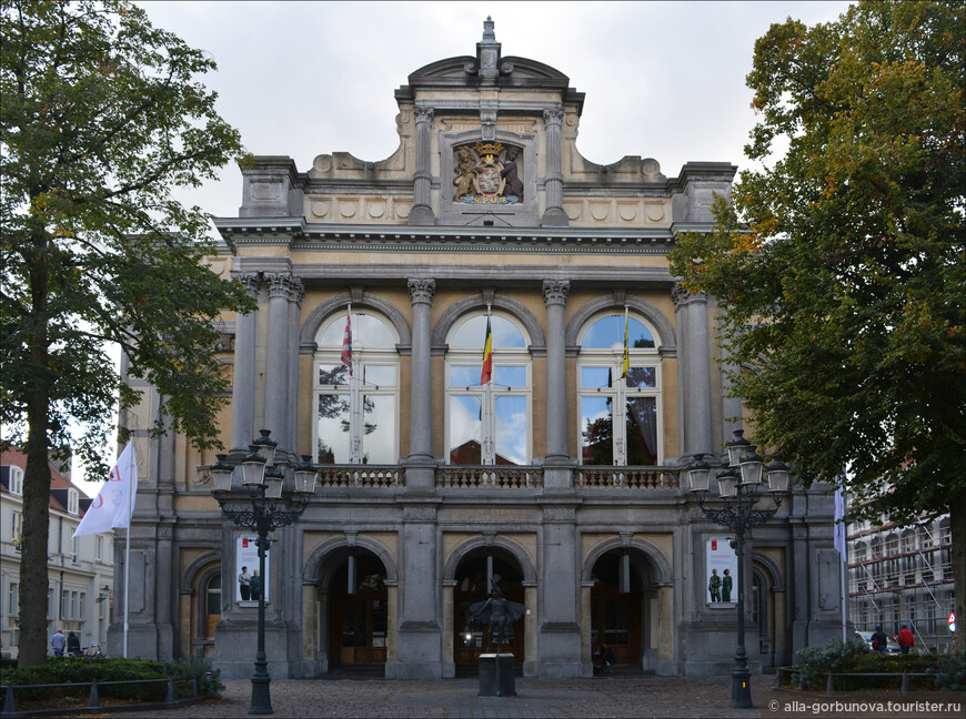 Здание Городского театра Брюгге Stadsschouwburg