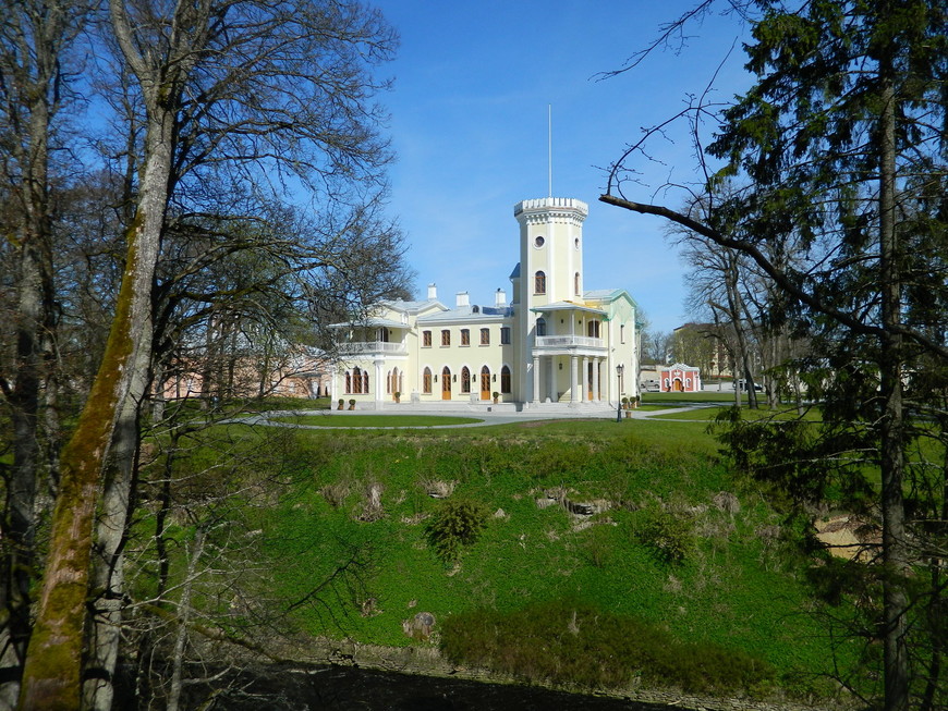 Восставший из руин замок Фалл под Таллинном 