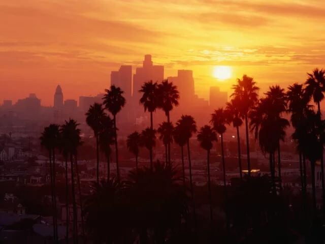 Где лучше всего наблюдать закат в Лос-Анджелесе?