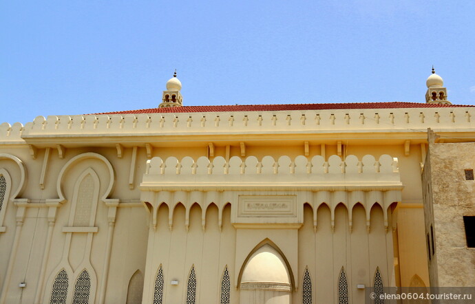 Дворец шейха Исы бин Али и мечеть с одноименным названием.
