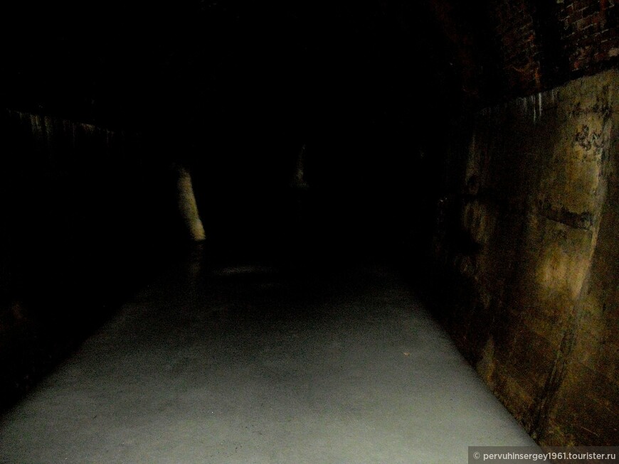 Некоторые тоннели осенью заполняются водой, которая замерзает и дно превращается в каток. Самый протяженный тоннель на участке Перевал - Новодеревенская, 450 метров. Лед лежит до июля-августа.