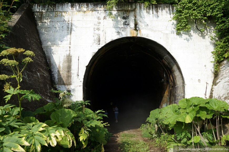 Первый тоннель от Новодеревенской. Он прямой, как стрела. Протяженность 225 метров