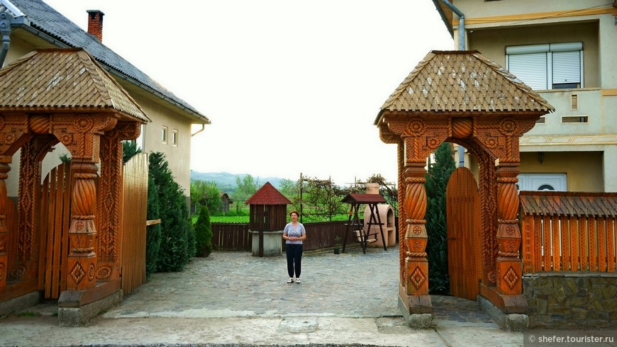 Румынская деревня Бырсана — не музей. Но люди едут сюда со всего мира