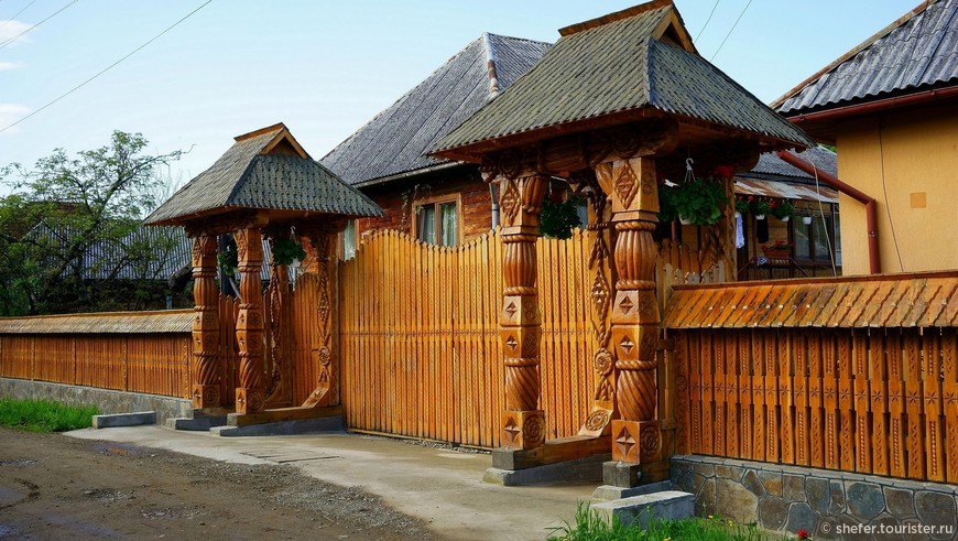 Румынская деревня Бырсана — не музей. Но люди едут сюда со всего мира
