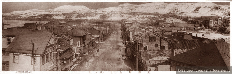 Панорама города Маока, 1930-е годы, губернаторство Карафуто. Почтовая открытка. Источник: http://ural-karafuto.livejournal.com/838.html