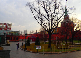 Прогулка вокруг стен московского Кремля