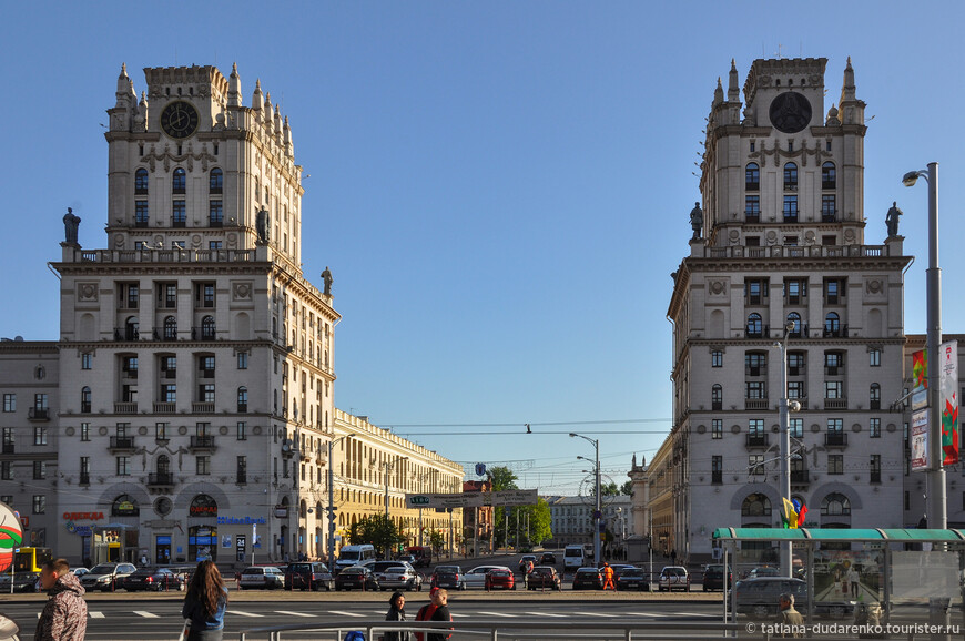 Символ Минска башни-ворота на привокзальной площади 