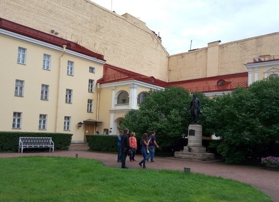 Внутренний двор музея-квартиры Пушкина на Мойке