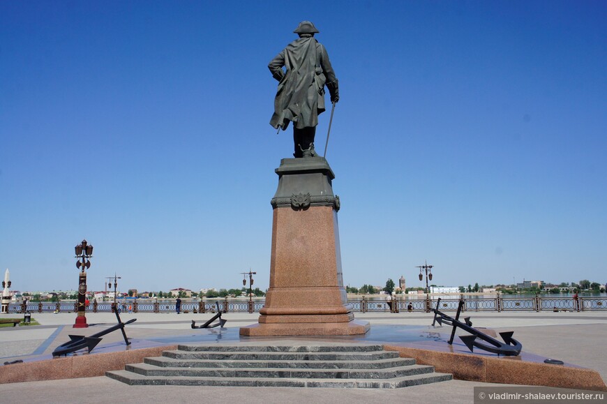 Памятник Петру I.