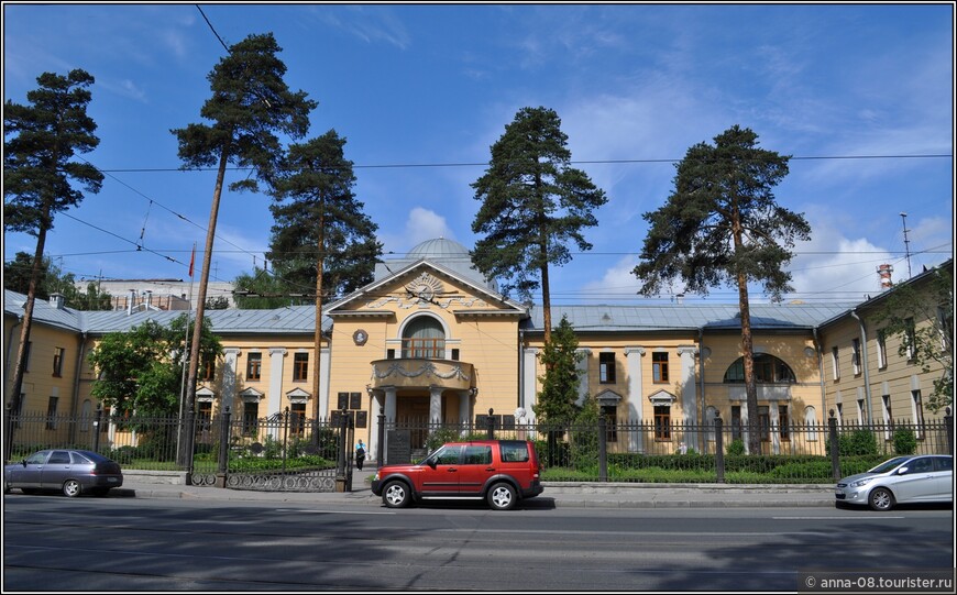 В стороне от Невского