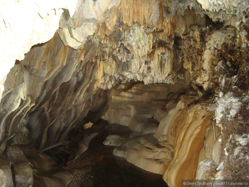 Вода в природных ваннах в самой пещере очень комфортной температуры (30-40 градусов)