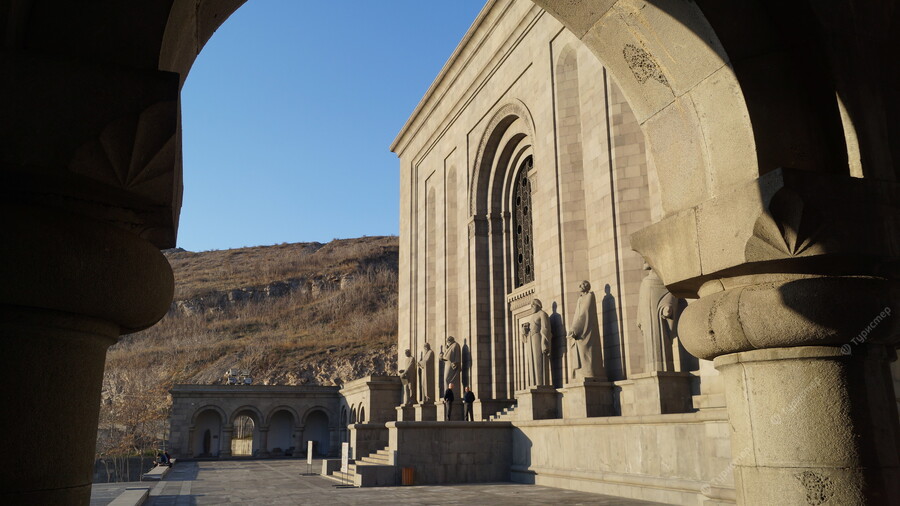 Ереван режим работы. Ереван обзорная экскурсия. Ереванский Каскад мемориал. Экскурсия по Еревану достопримечательности. Экскурсия по Еревану.
