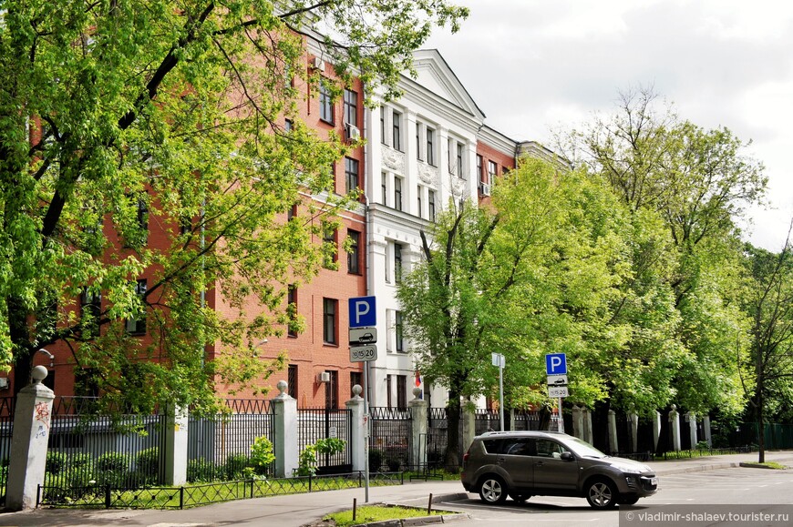 С 2001 г. - Московский институт открытого образования (МИОО).