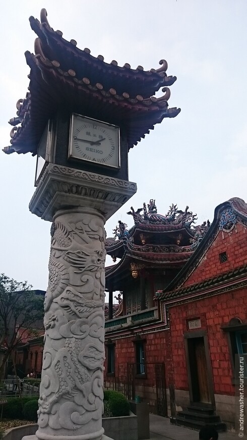 Между землей и небом. Храм Луншань (Taipei MRT Longshan Temple)