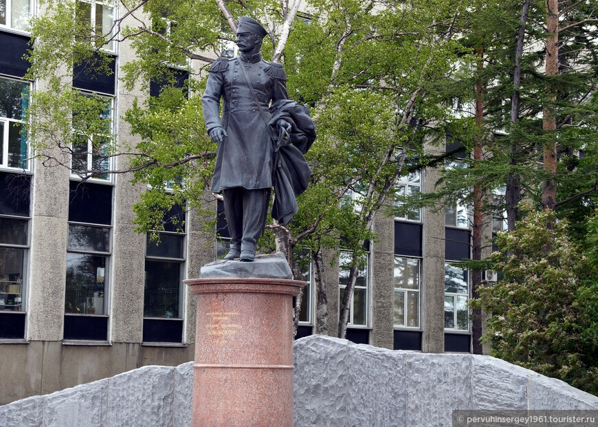 Памятник Г.И. Невельскому (2013)