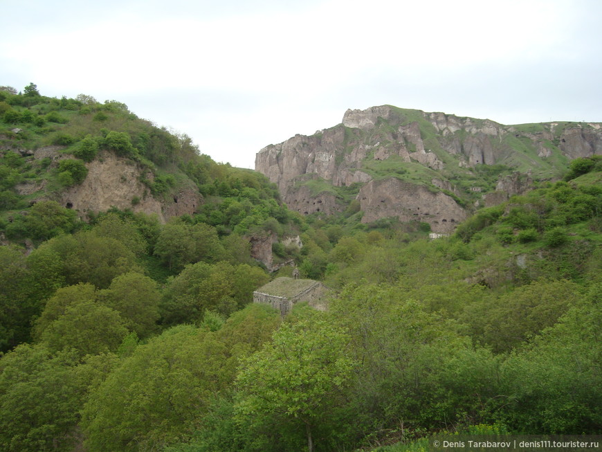 Армения. Пещерный город Хндзореск