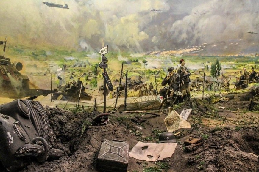 Август 1944 года, операция Багратион. Инсталляция конца группы армии Центр, разгромленой в минском котле (июль-август)