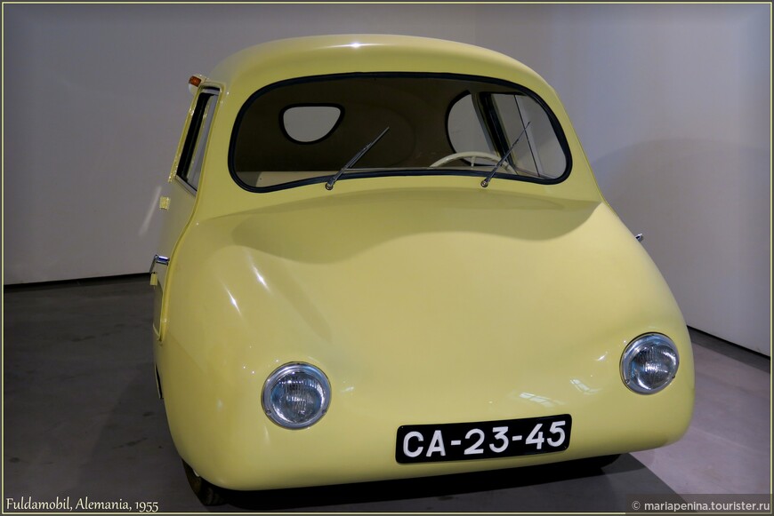 Женский взгляд на музей ретро-автомобилей в Малаге