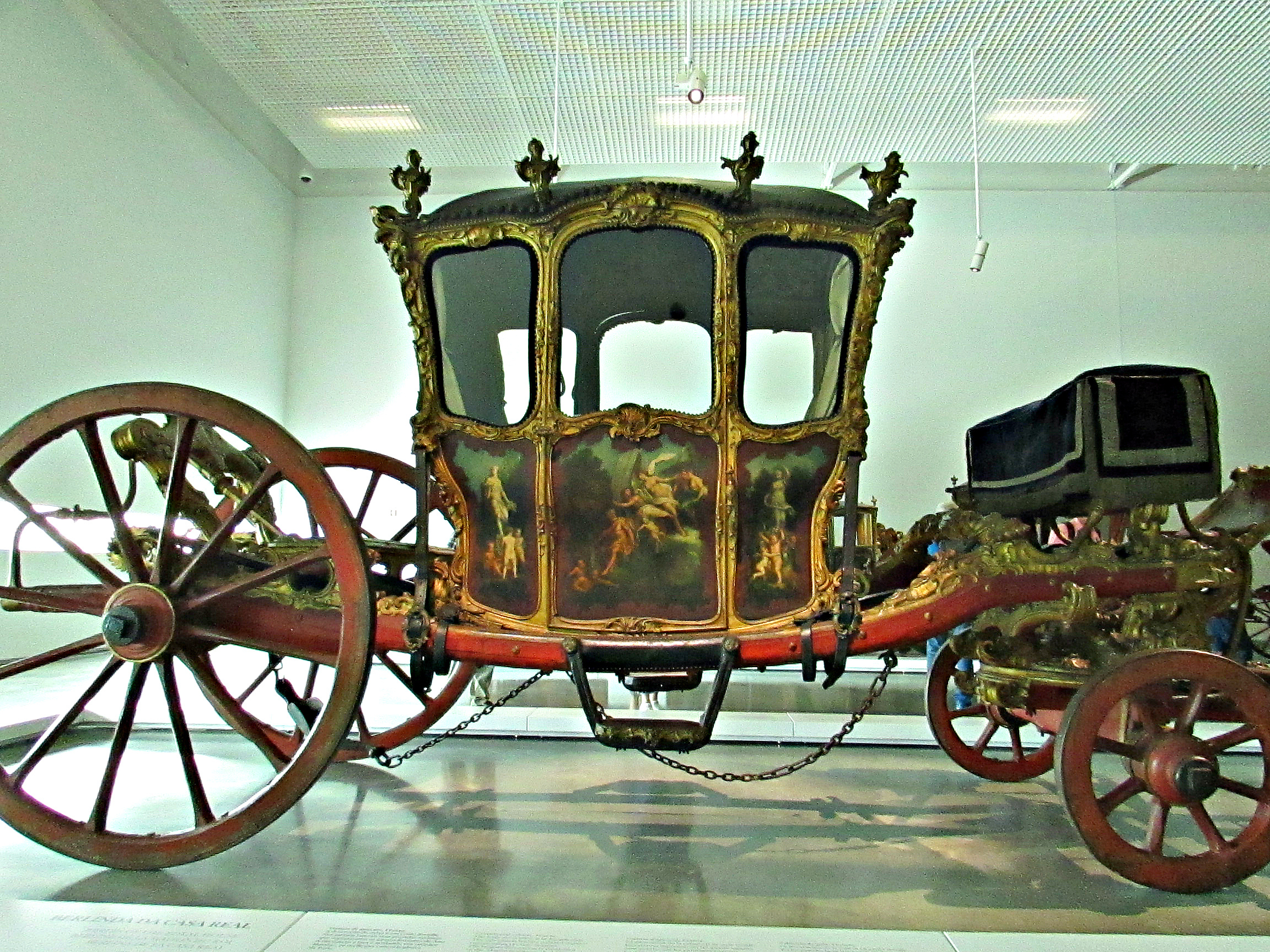 Тип кузова кареты где пассажиры сидят напротив. Дормез изнутри. Дормез карета. Музей карет в Лиссабоне. Фаэтон 19 века.