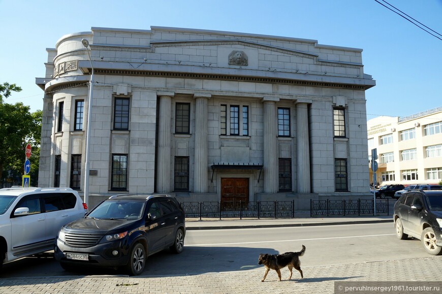 Здание филиала Хоккайдского банка развития в городе Тойохара, ныне областной художественный музей. Улица Ленина, 137