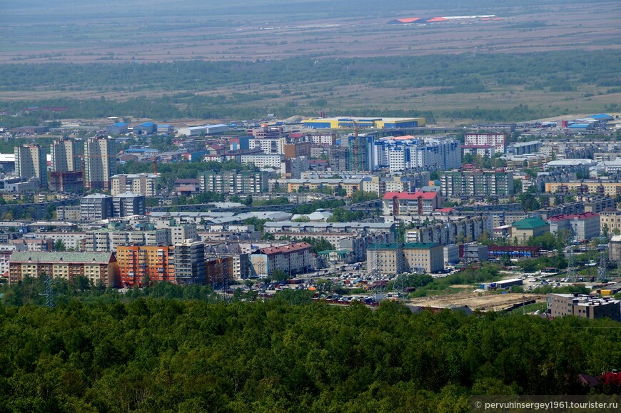 Панорама Южно-Сахалинска со средней площадки Горного воздуха