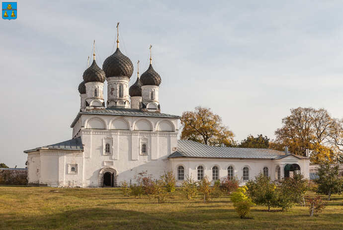 Свято-Троицкий Макарьев Унженский монастырь. Храм Макария Унженского Желтоводского.
Адрес: Костромская область, Макарьев, площадь Революции, 14 а.
Строительство: 1670-1674 годы, 1823-1824 годы — трапезная, 1871 год — притвор.
Стиль: Древнерусское зодчество, классицизм.