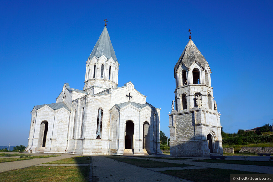 Зубы зрения  крошатся  и  обламываются,  когда  смотришь на армянские церкви. ОМ