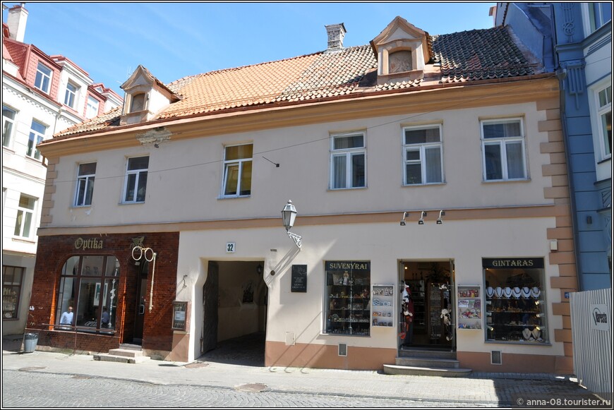 ул. Пилес, д.32 Принадлежал бургомистру Ляховичу и его наследникам. Это типичный дом зажиточного купца. 