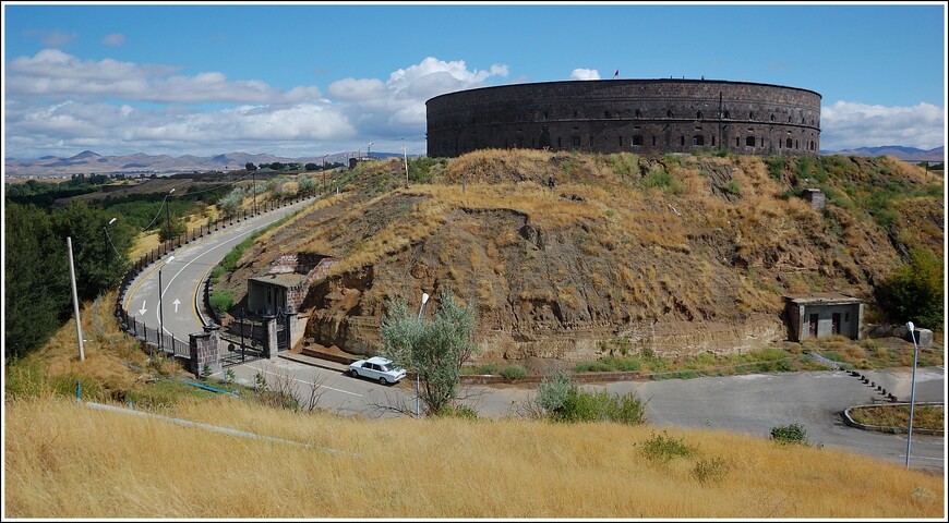 Черная крепость, Мать Армения и великолепный Сурб Аменапркич