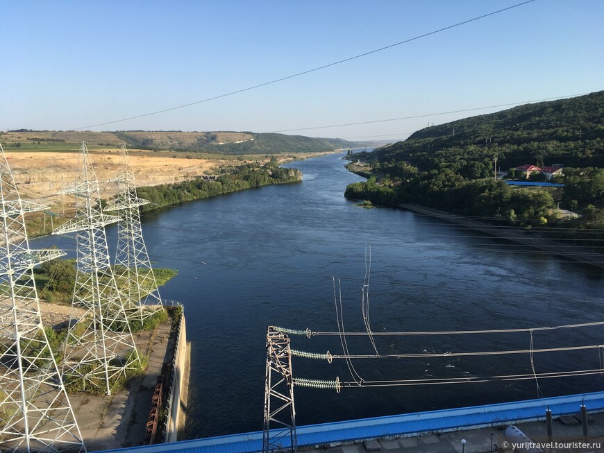 Вид на Днестр с плотины ГЭС