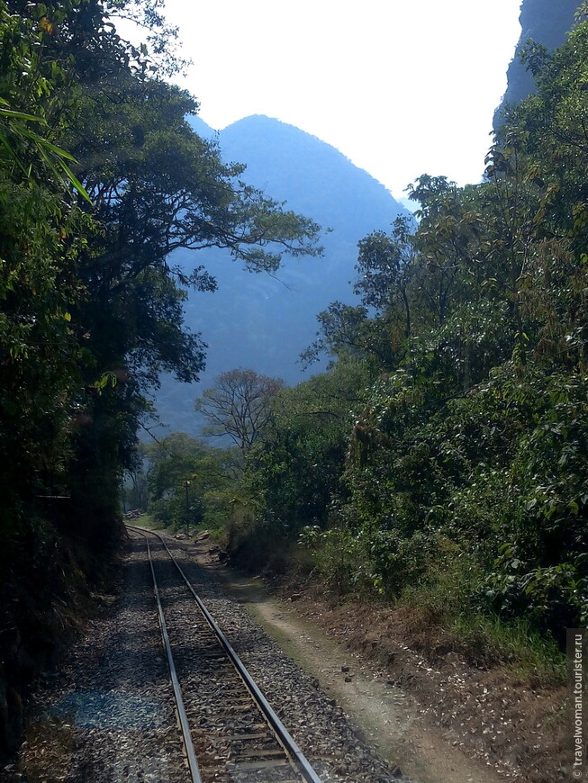 По пути к подножию Мачу Пикчу... Поезд PeruRail