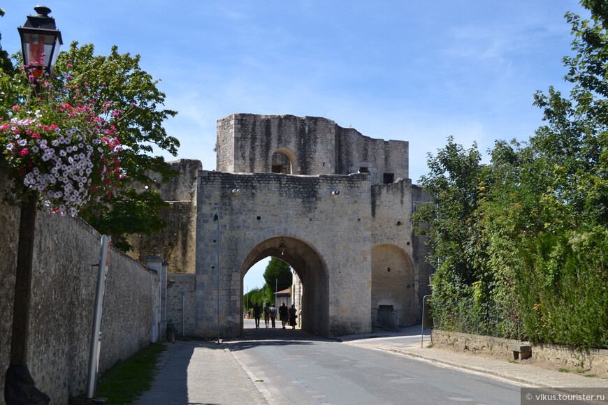 Средневековый Провен. Les Aigles Des Ramparts