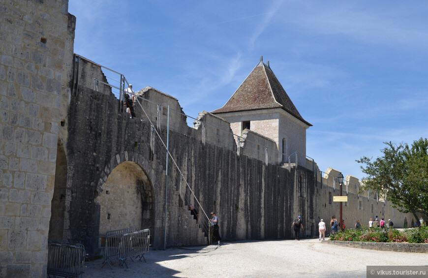 Средневековый Провен. Les Aigles Des Ramparts